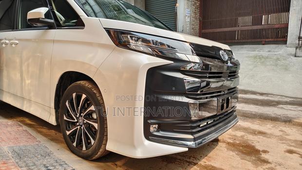 Toyota Noah HYBRID SZ 2022