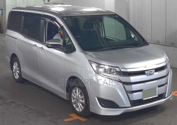 Toyota Noah X HYB 4PT 2DR PWR 2021