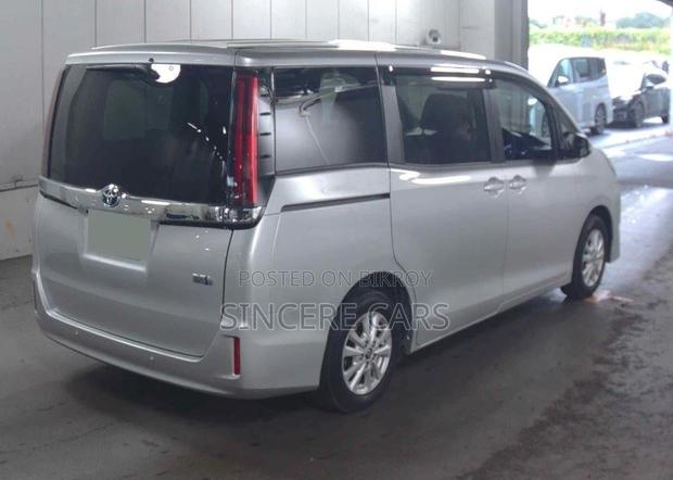 Toyota Noah X HYB 4PT 2DR PWR 2021