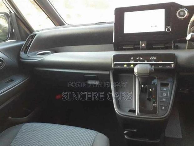 Toyota Noah X NON HYB 4 POINT 2022