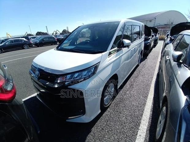 Toyota Noah SG HYB 30000 KM 2022