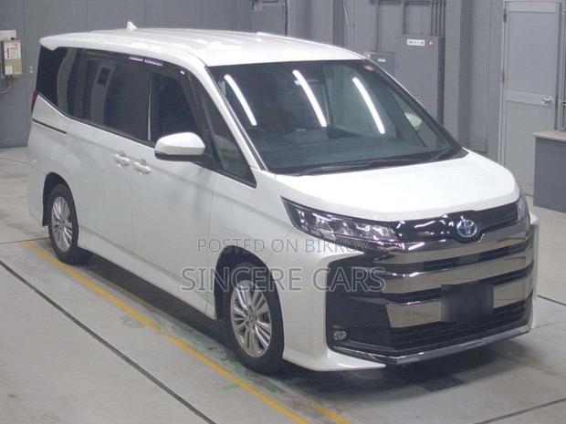 Toyota Noah Sg. 4.5. grade 2022