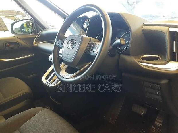 Toyota Noah Sg. 4.5. grade 2022