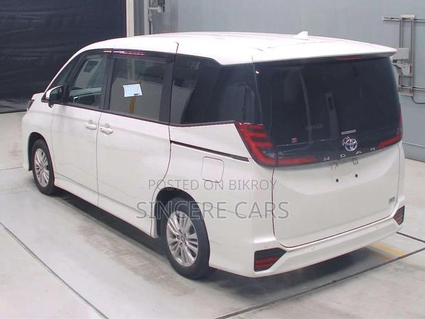 Toyota Noah Sg. 4.5. grade 2022
