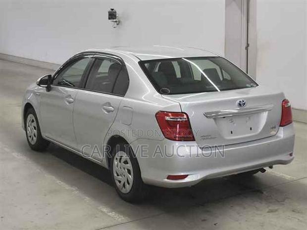Toyota Axio HYBRID EX 2021