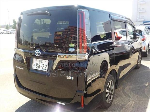 Toyota Esquire Hybrid Gi Premium 2019