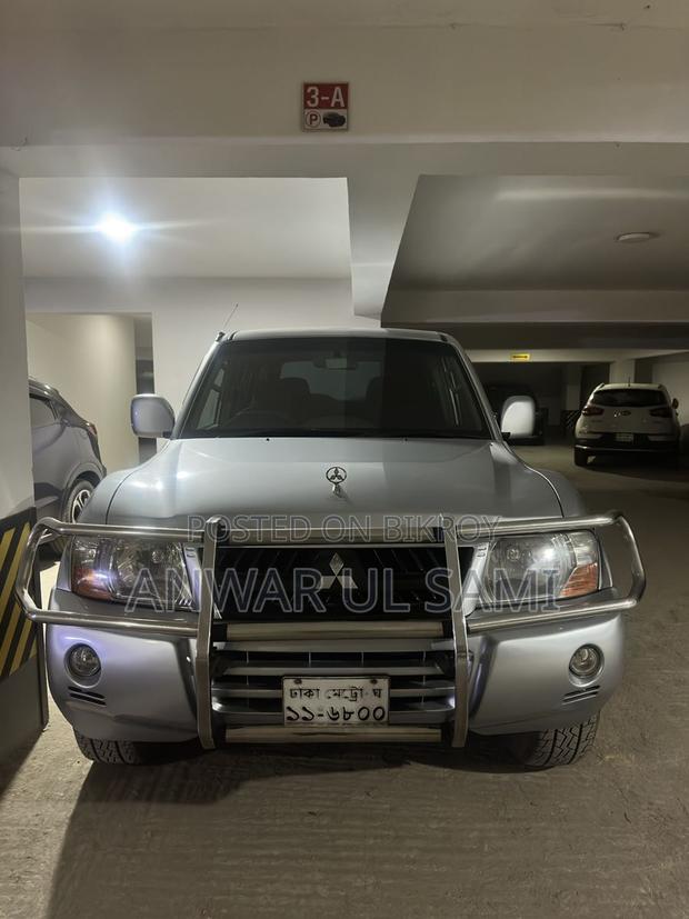 Mitsubishi Pajero 2005