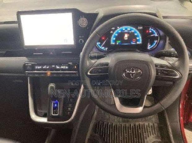 Toyota Noah SZ 2023