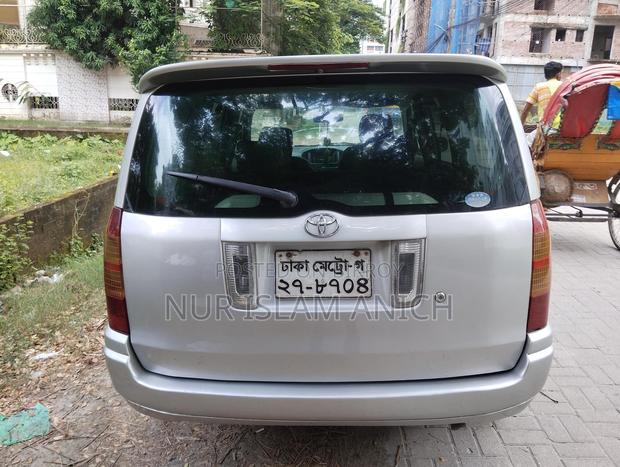 Toyota Succeed 2004
