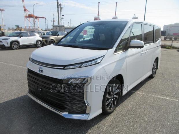 Toyota Voxy S-Z,PKG 36K MIL, 4.5 2022