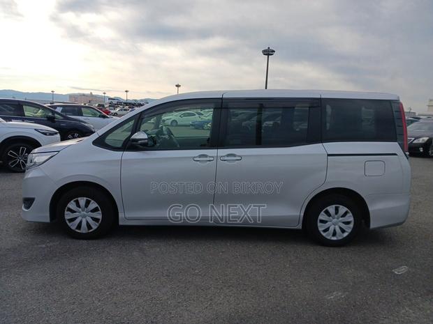 Toyota Noah X 2021