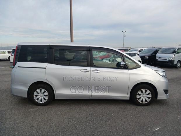 Toyota Noah X 2021