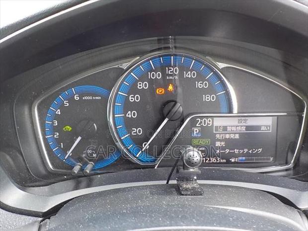Toyota Fielder Ex Hybrid White 2020