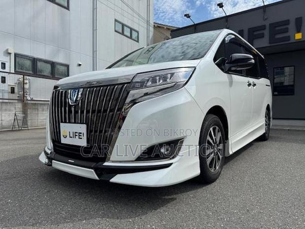 Toyota Esquire hybrid 2021