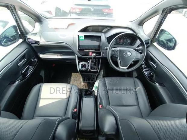 Toyota Esquire Gi Non Hyb Sunroof 2020