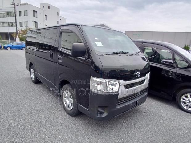Toyota Hiace GL DUAL AC TRH 2020