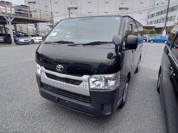 Toyota Hiace GL DUAL AC TRH 2020