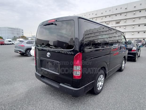 Toyota Hiace GL DUAL AC TRH 2020
