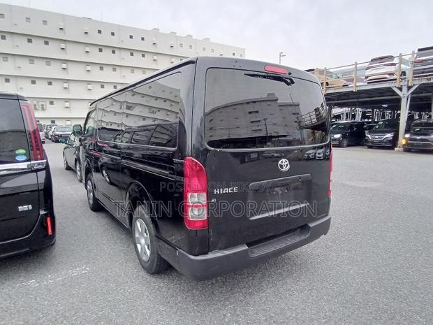 Toyota Hiace GL DUAL AC TRH 2020