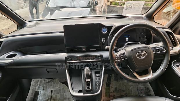 Toyota Noah 2DOOR POWER PUSH SZ 2022