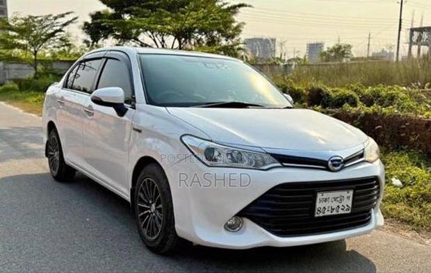 Toyota Axio 1.5 Hybrid 2WD 2015 White