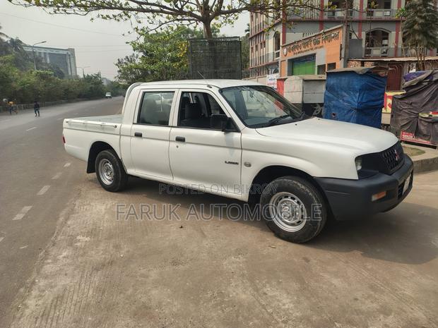 Mitsubishi L200 2003 White