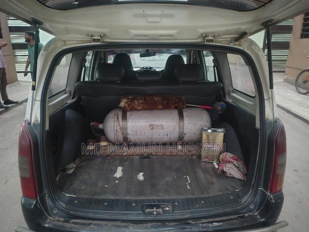 Toyota Probox . 2004