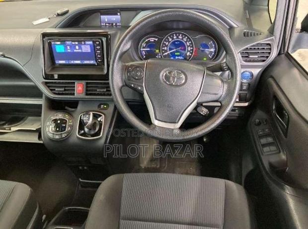 Toyota Noah X Pkg 2020