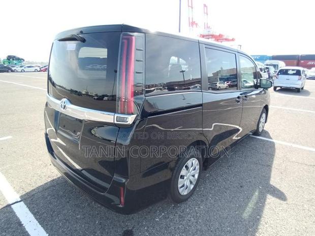 Toyota Noah Non Hybrid Push 4 AP 2021