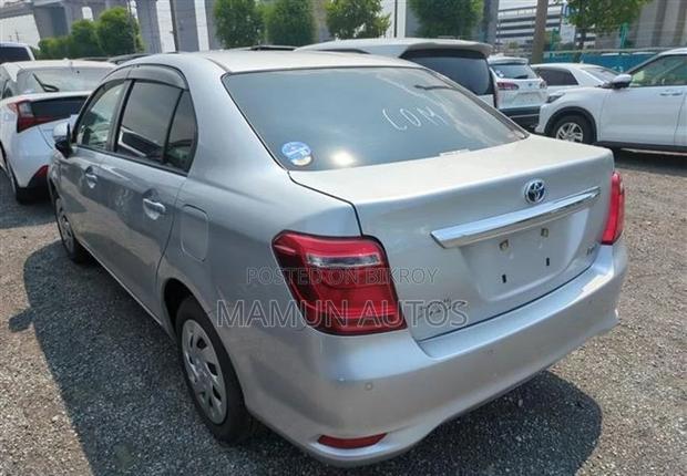 Toyota Axio EX HYBRID SILVER 2020