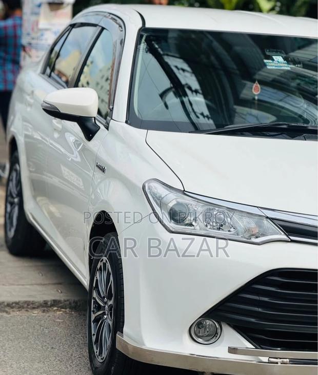 Toyota Axio Hybrid New Shape 2017