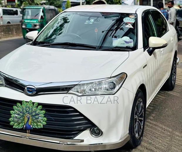 Toyota Axio Hybrid New Shape 2017