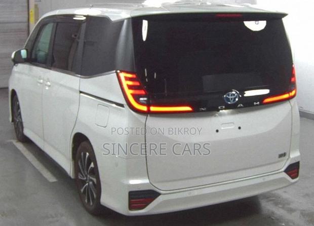 Toyota Noah S-Z PKG HYBRID 2022