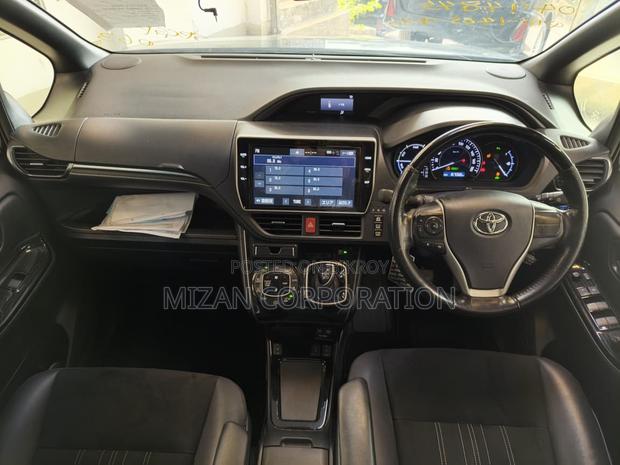 Toyota Esquire Gi Premium 2020