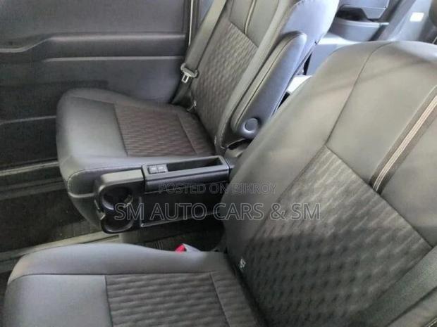 Toyota Noah Non Hybrid Z Pearl 2022