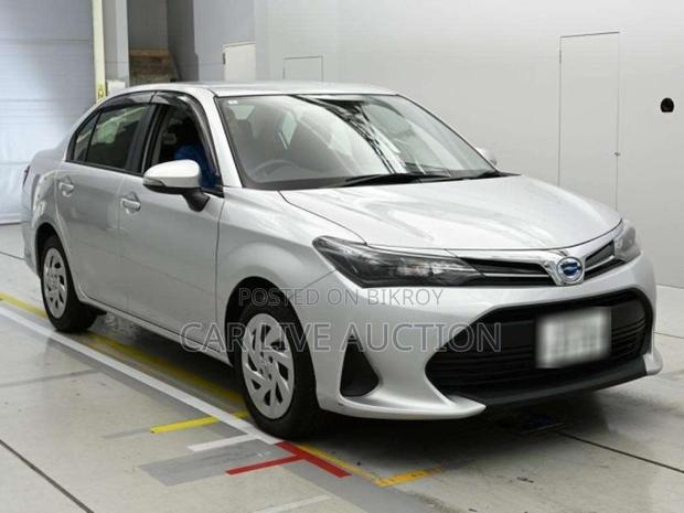 Toyota Axio HYBRID 2021