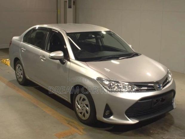 Toyota Axio Ex Hybrid Silver 2022