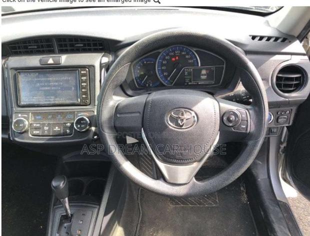 Toyota Axio Ex Hybrid Silver 2022