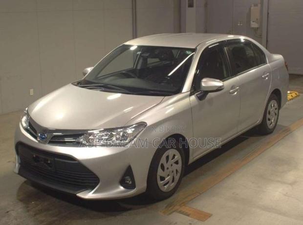 Toyota Axio Ex Hybrid Silver 2022