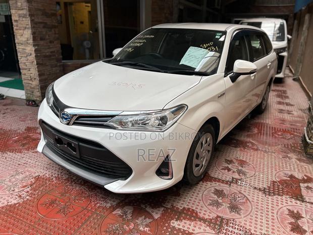 Toyota Corolla Fielder 1.5 Hybrid FWD 2020 White