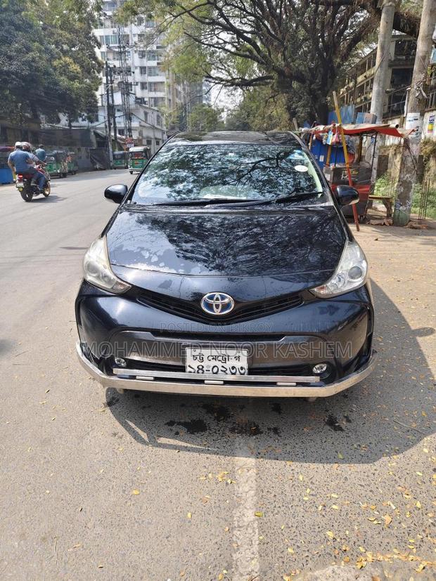 Toyota Prius Alpha 07 Seater 2015