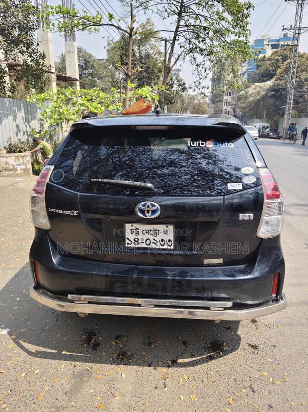 Toyota Prius Alpha 07 Seater 2015