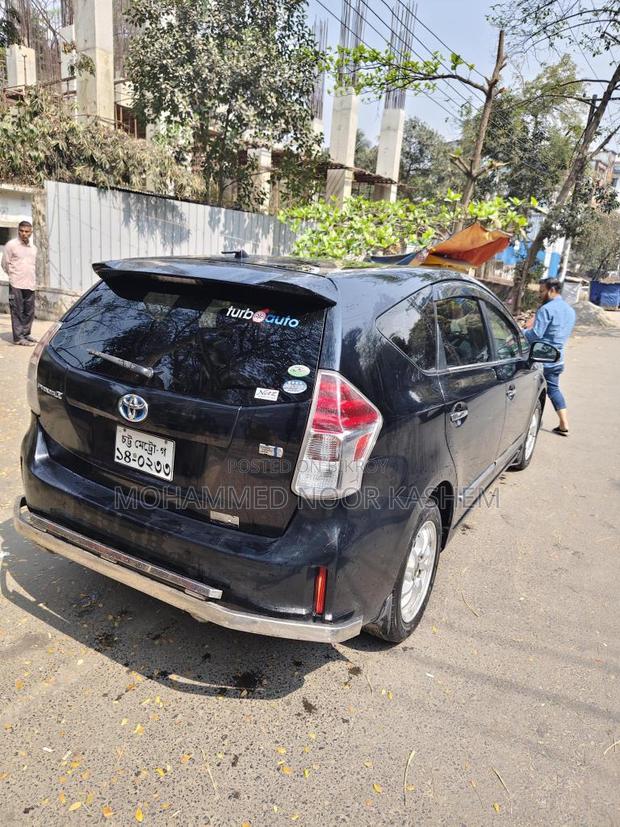 Toyota Prius Alpha 07 Seater 2015