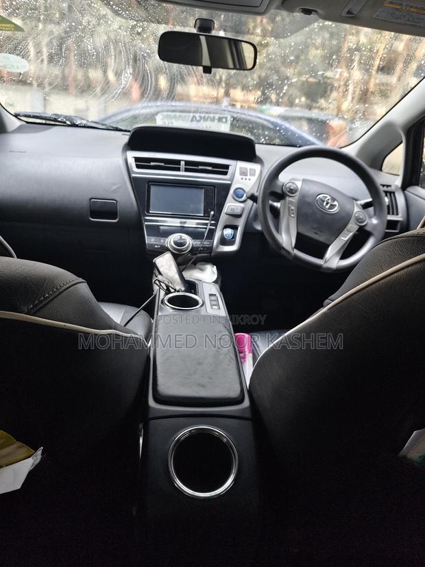 Toyota Prius Alpha 07 Seater 2015