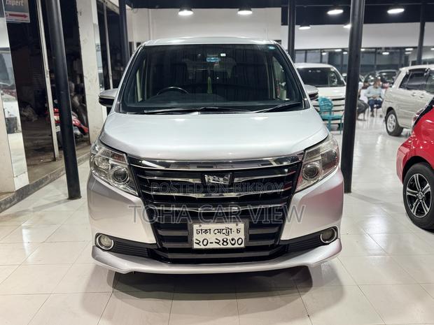 Toyota Noah NON HYBRID 2016