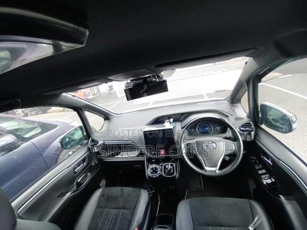 Toyota Esquire GI PREMIUM HYB 4.5 2021