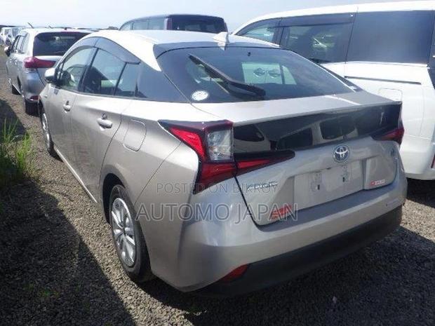 Toyota Prius S 2020