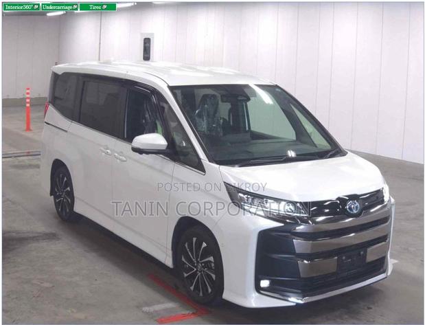 Toyota Noah Hybrid S-Z 4.5 Grade 2022
