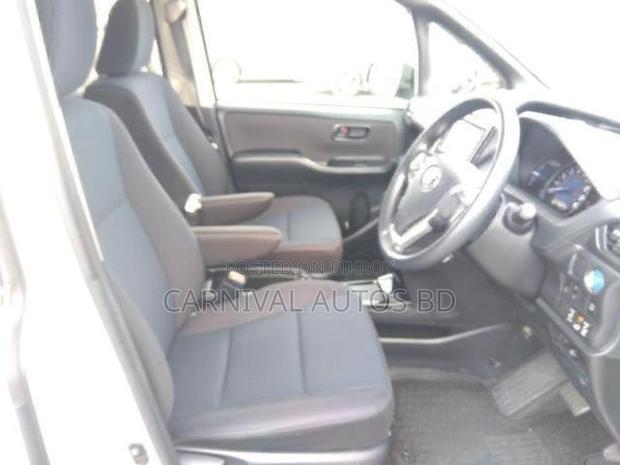 Toyota Noah X Hybrid 2020