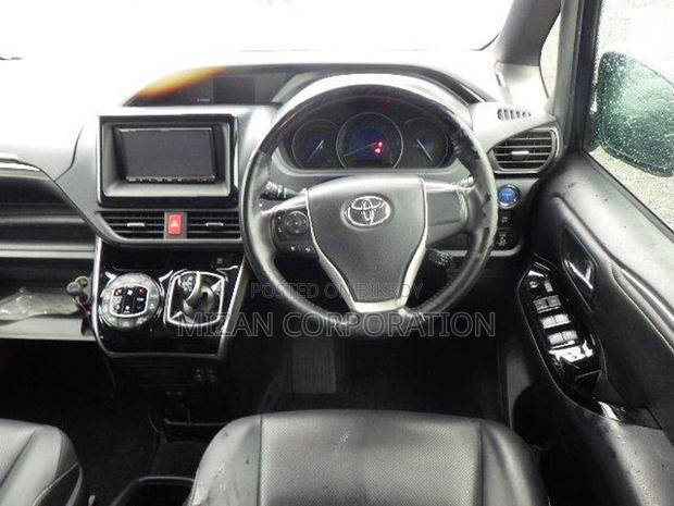 Toyota Esquire Gi package 2020